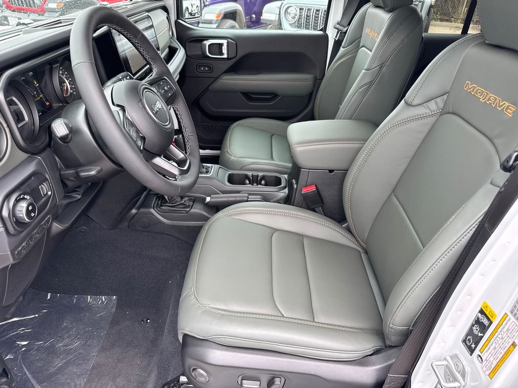 New 2026 Bright White Clear-Coat Exterior Paint Jeep Mojave X image 26