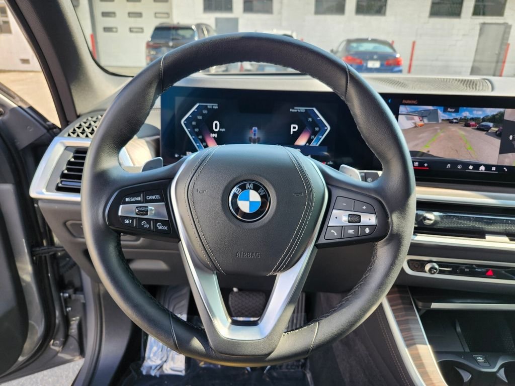 Used 2024 Gray BMW xDrive40i image 28