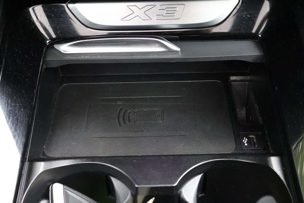 Used 2024  BMW xDrive30i image 23
