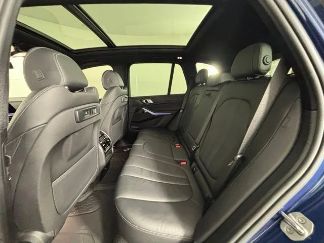 Used 2019 Blue BMW xDrive40i image 13