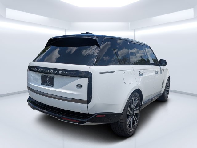 Certified Used 2023 Fuji White Land Rover SE image 4