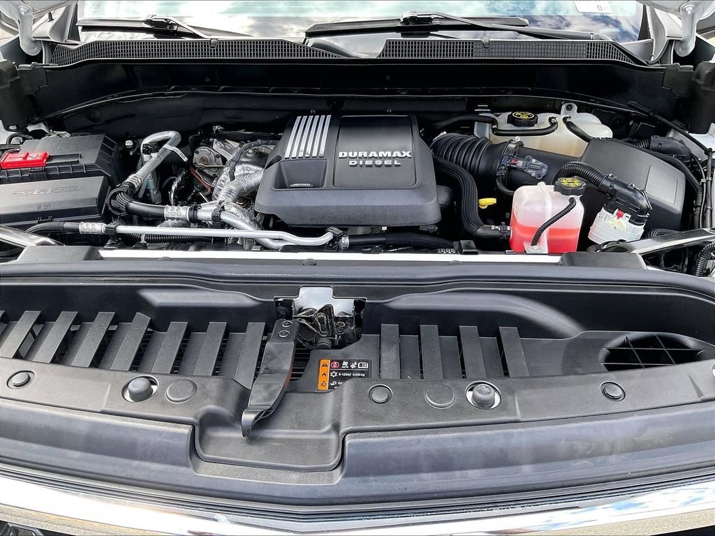 Used 2023 SUMMIT WHITE Chevrolet LT image 28