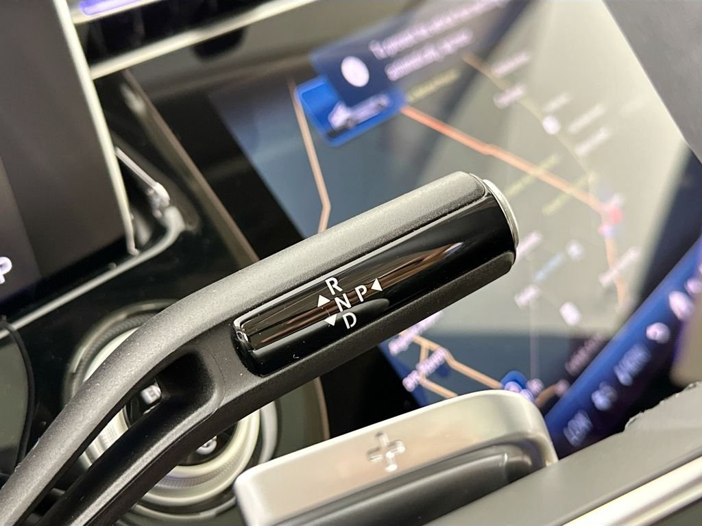 New 2026 MANUFAKTUR Moonlight White Metallic Mercedes-Benz E 350 image 17