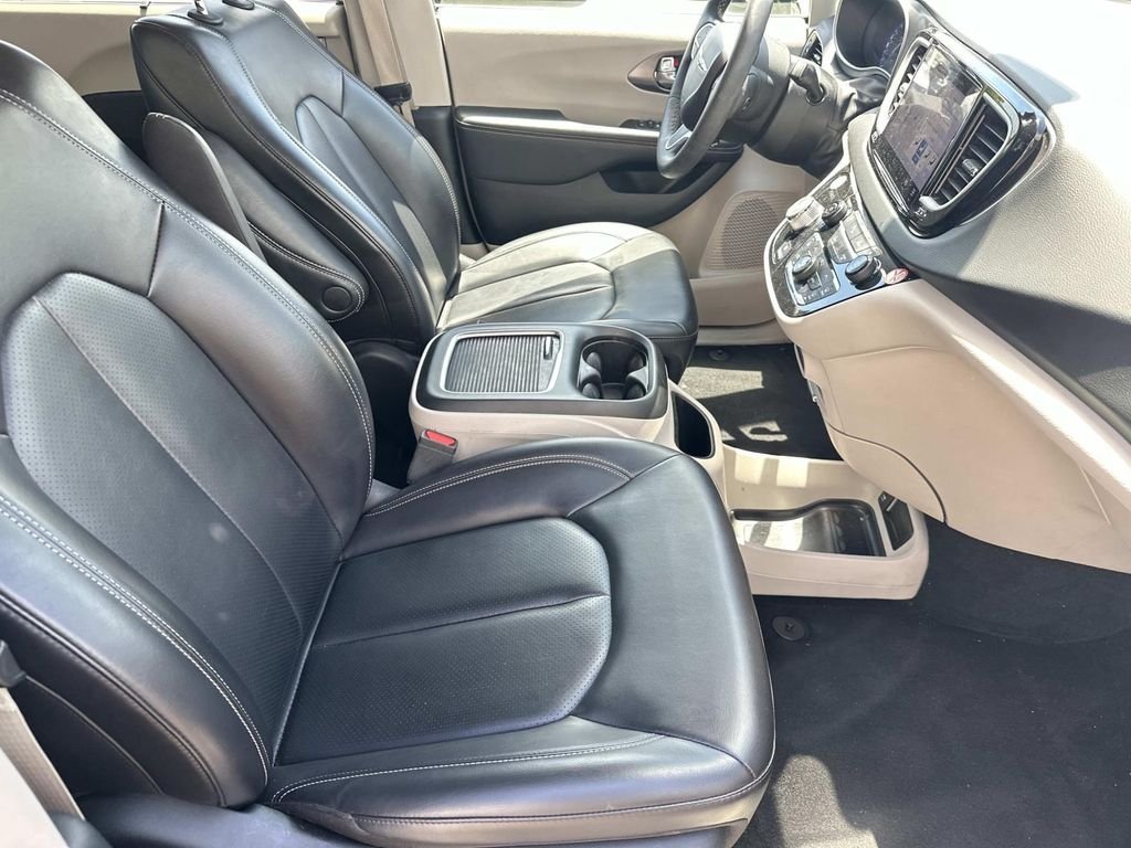 Used 2024 Black Chrysler Touring L image 13
