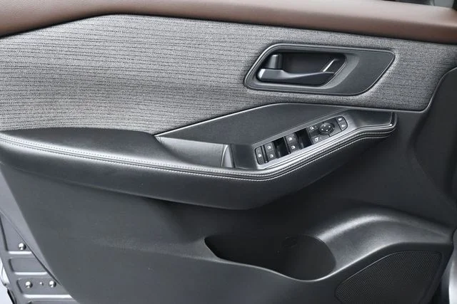 Used 2022 Gray Nissan S image 13