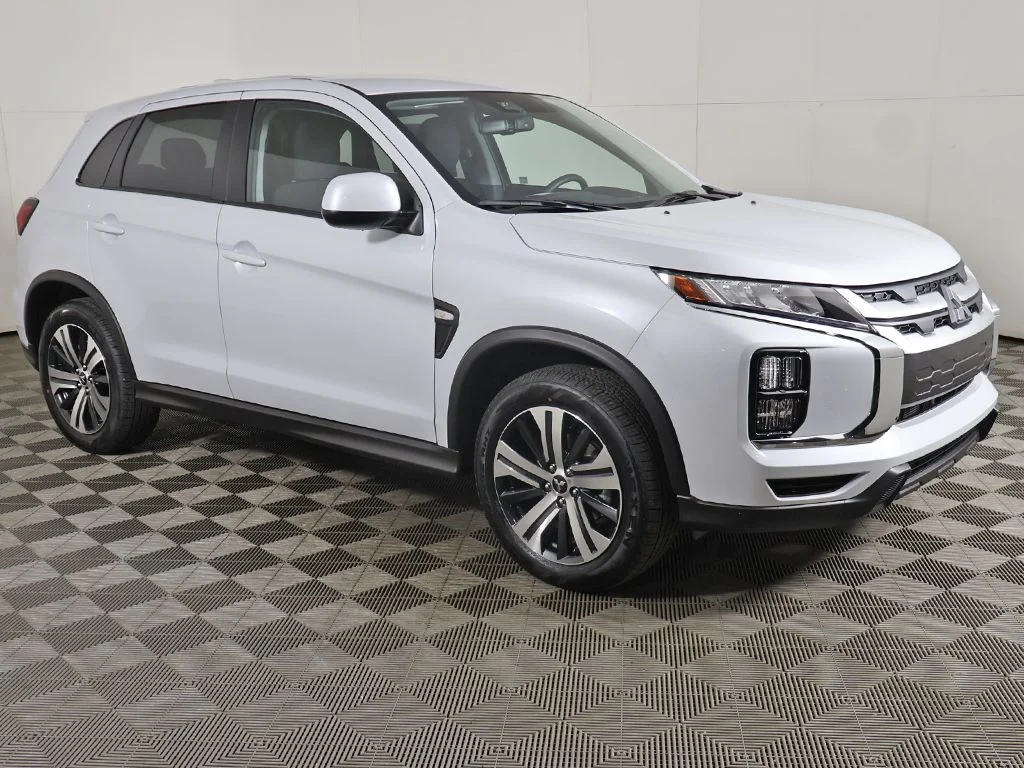 New 2026 White Mitsubishi 2.0 ES image 42