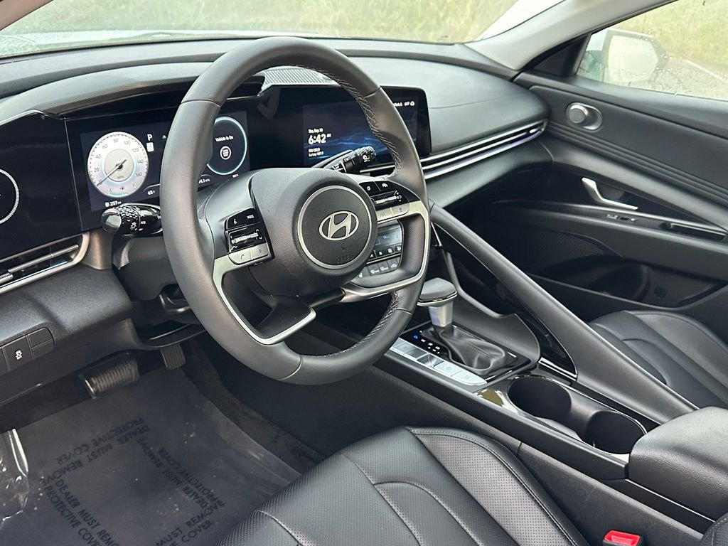2026 Hyundai Elantra Limited - Photo 17