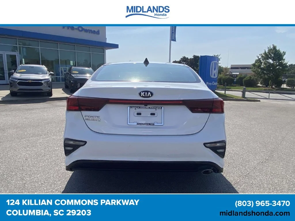 Used 2021 Snow White Pearl Kia LXS image 5