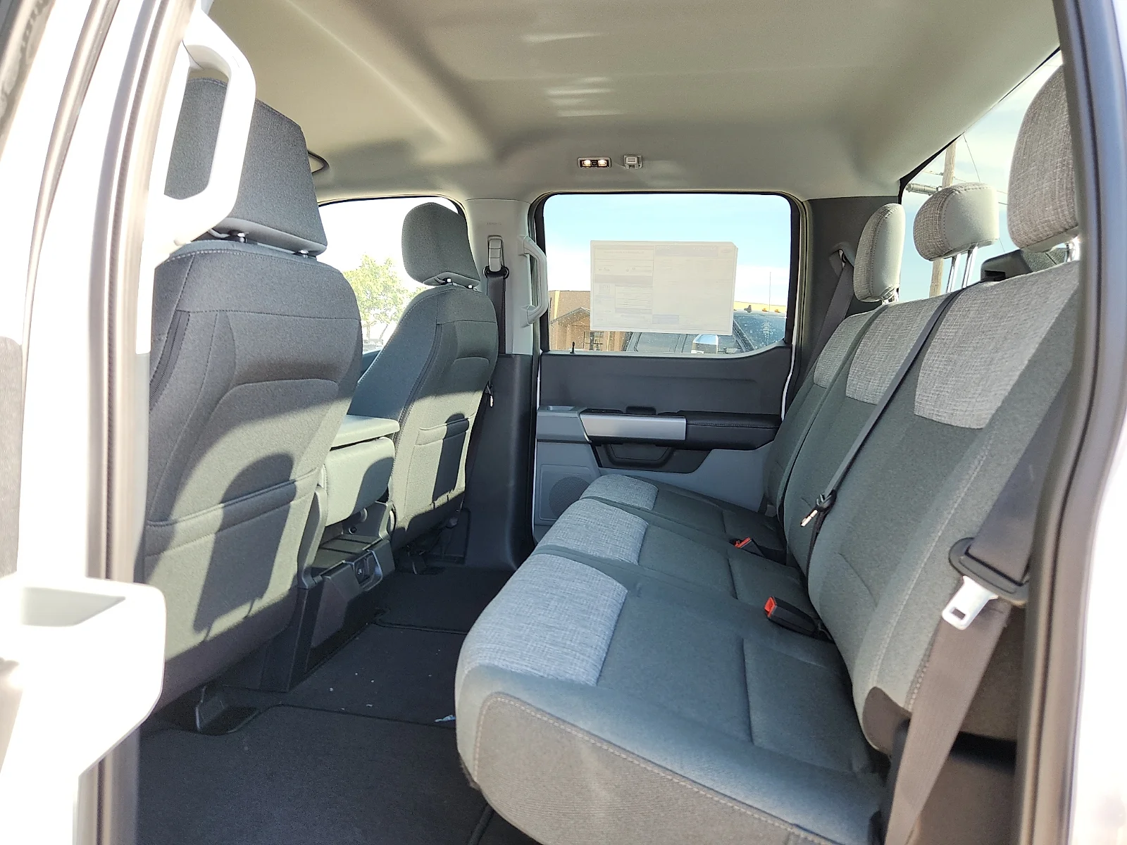 New 2027 Oxford White Ford XLT image 18