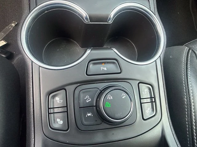Used 2023 Silver GMC SLT image 19