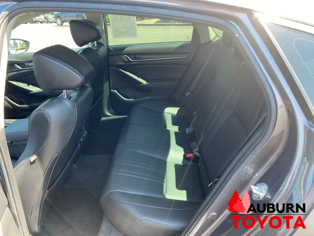 Used 2022  Honda Touring image 18