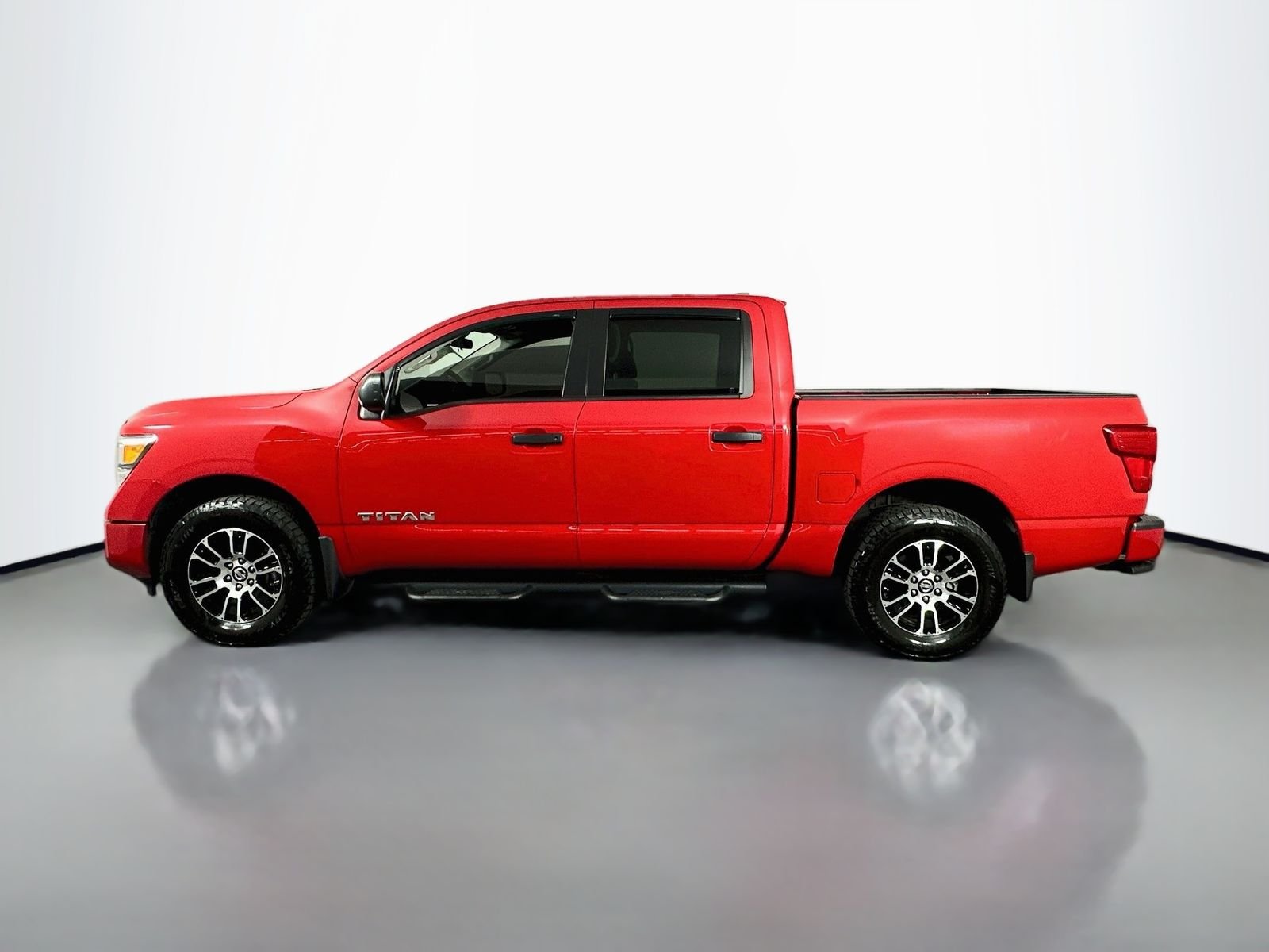 Used 2022 Red Alert Nissan SV image 4