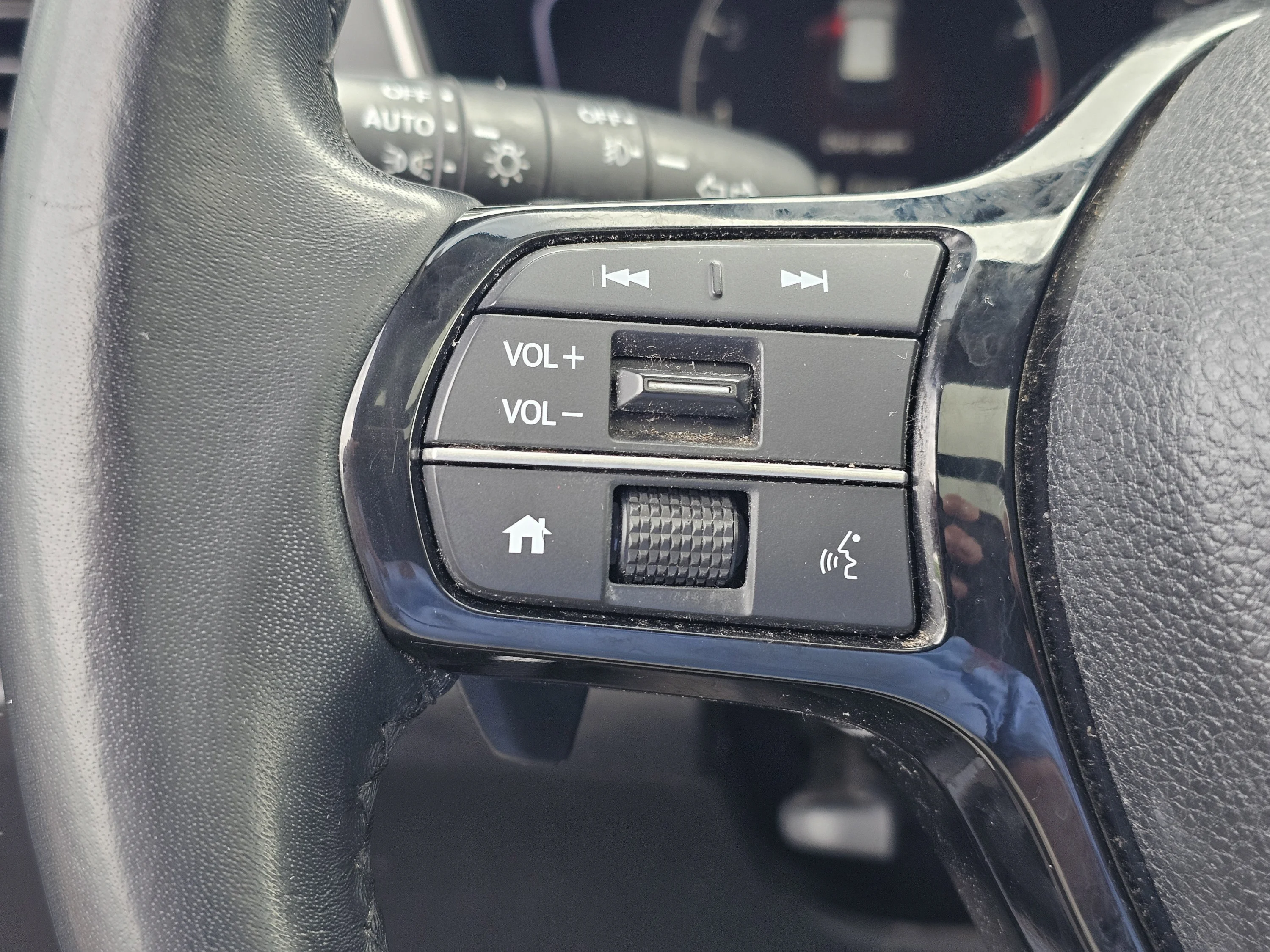 Used 2024 Sonic Gray Pearl Honda Touring image 19