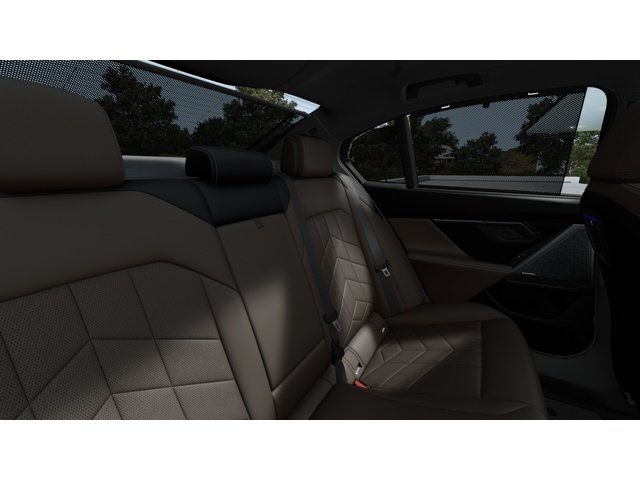 New 2027 Oxide Grey Metallic BMW 550e xDrive image 12