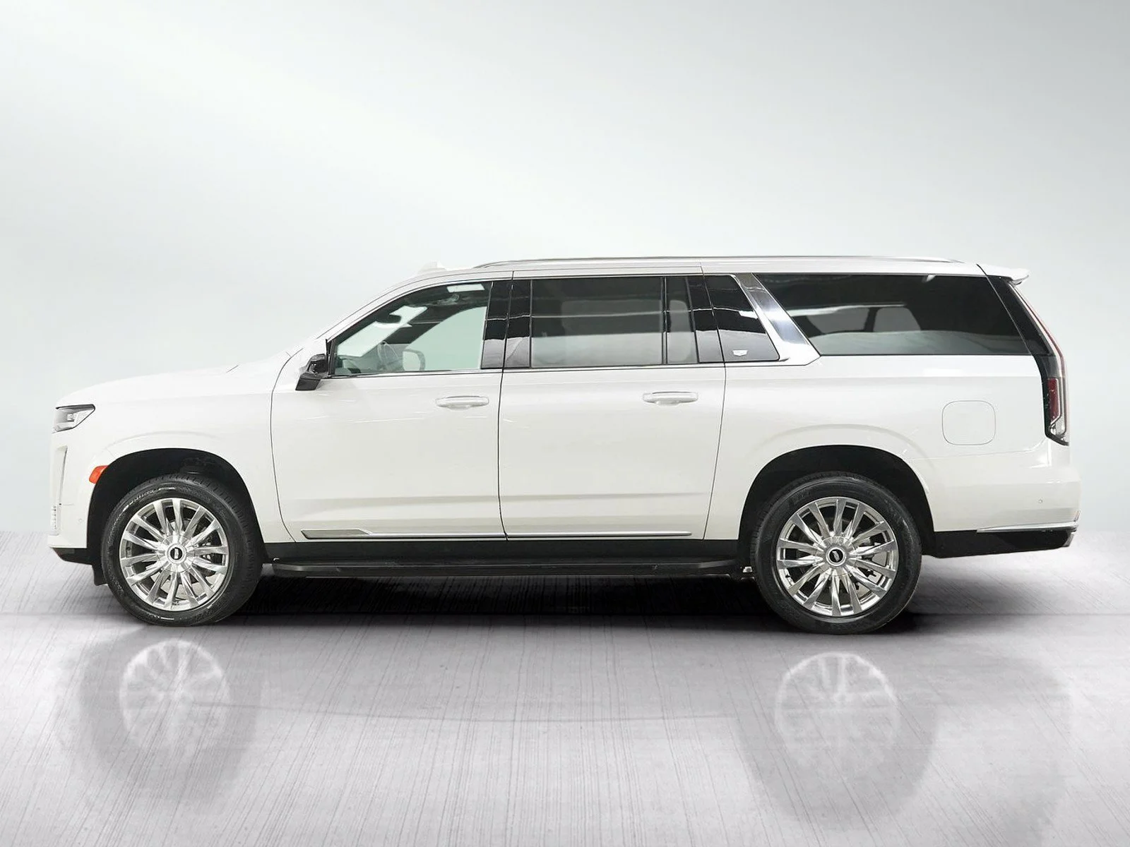 Used 2024 Cadillac Escalade ESV Premium Luxury with VIN 1GYS4LKL5RR121227 for sale in Bloomington, Minnesota