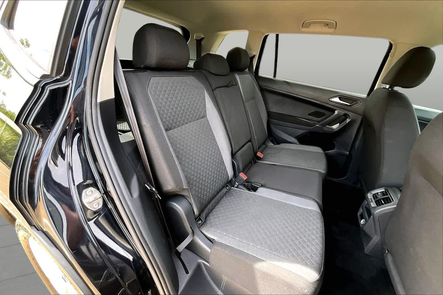 Used 2018 Deep Black Pearl Metallic Volkswagen S image 18
