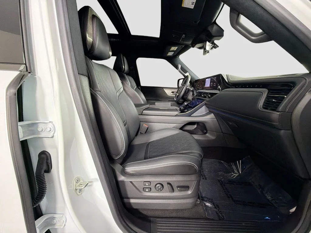 Used 2025 Black INFINITI AUTOGRAPH image 31