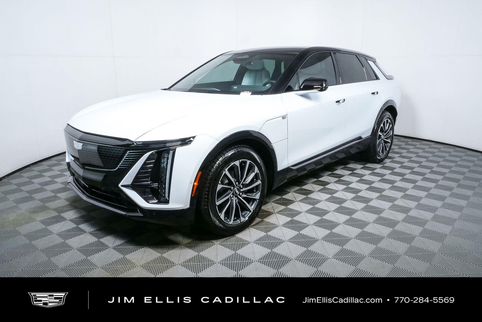 New 2027 Vibrant White Tricoat Cadillac Sport image 32