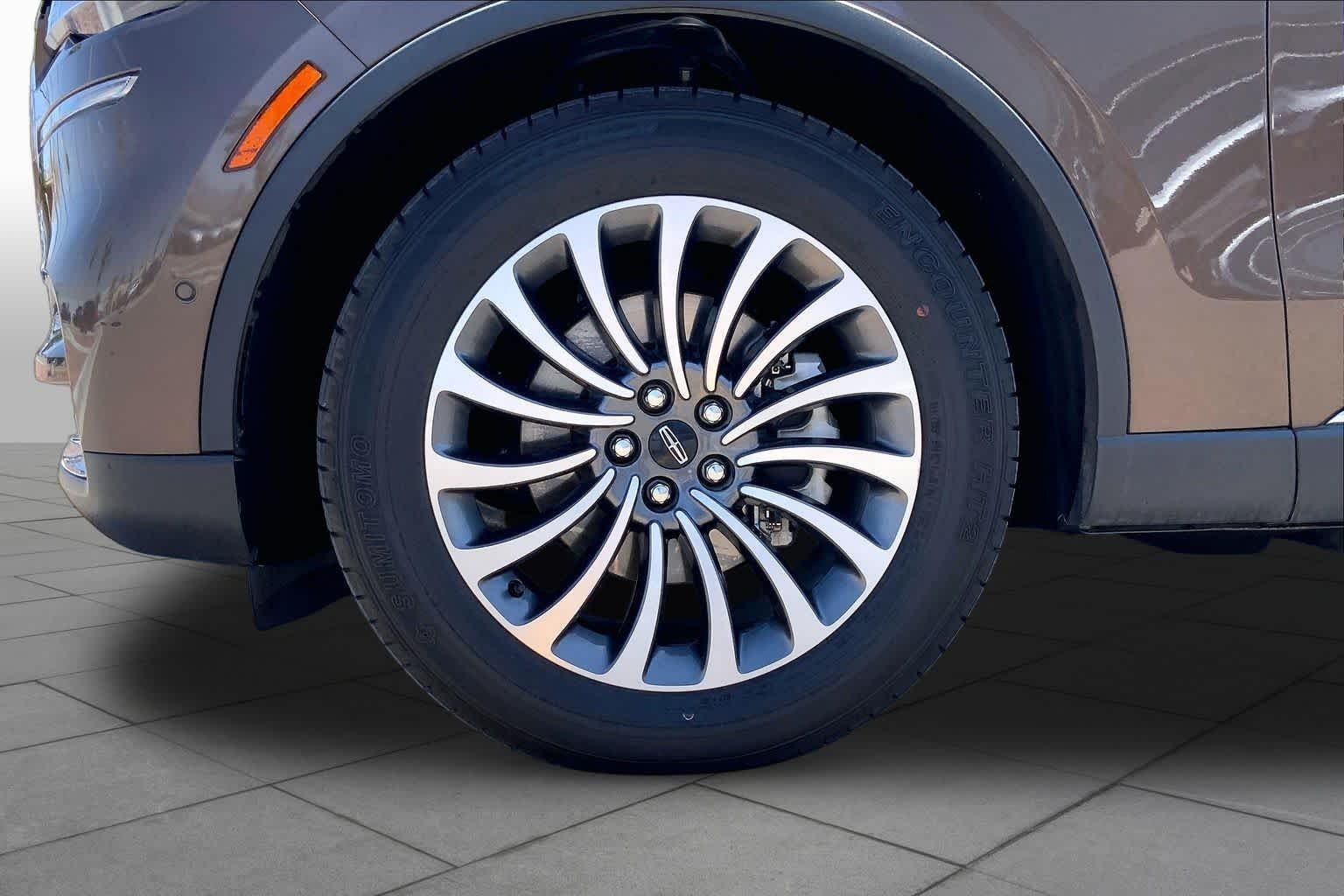 Used 2022 Bronze Smoke Metallic Clearcoat Lincoln Reserve image 9