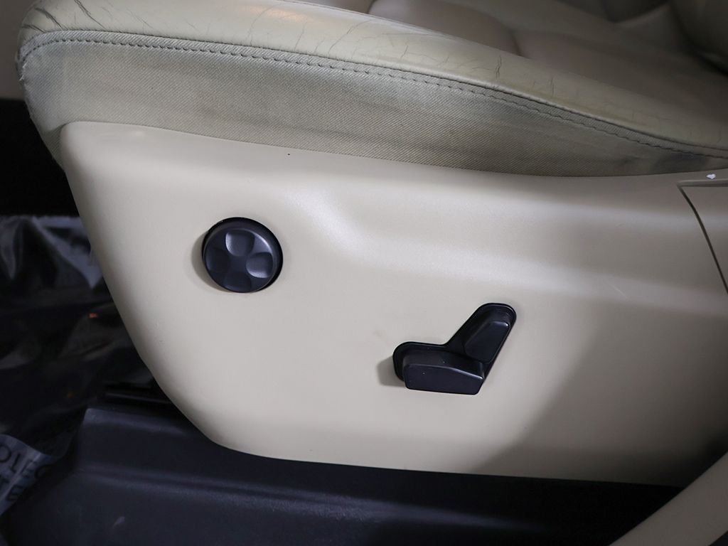Used 2019 White Jeep Limited image 32