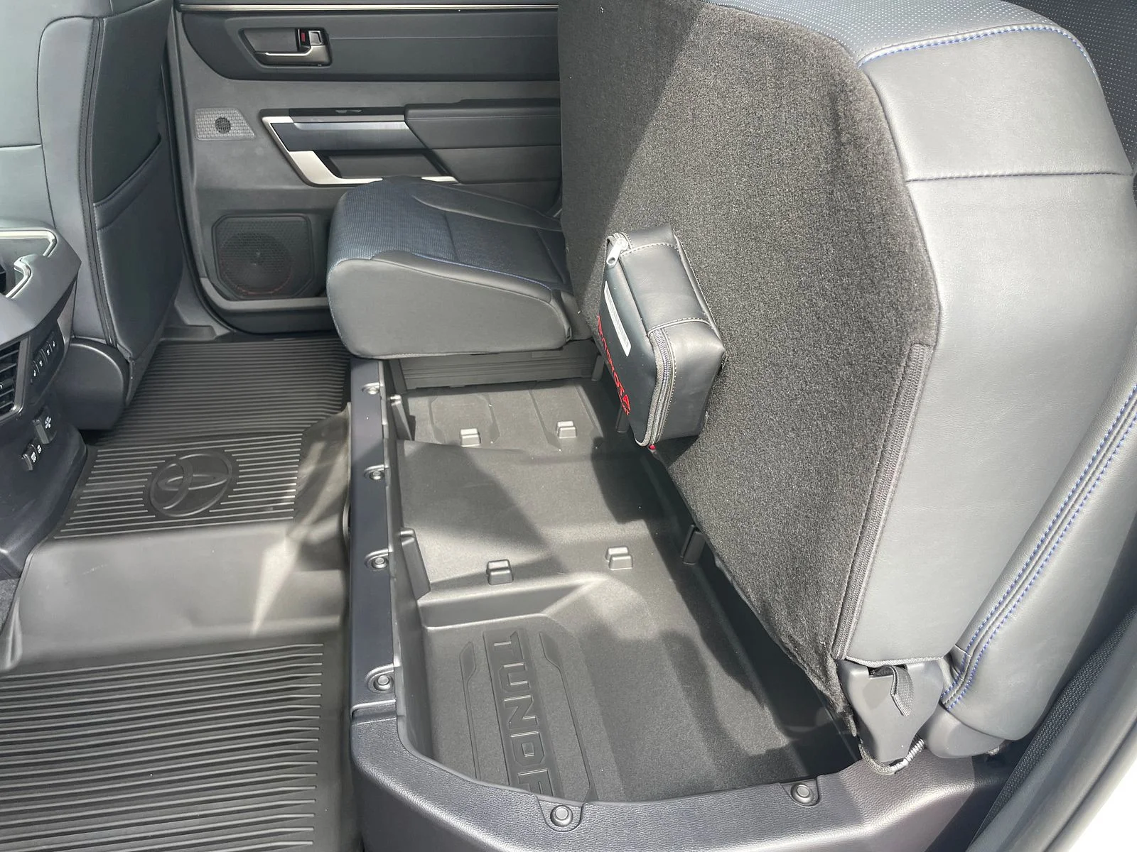 New 2026 Wind Chill Pearl Toyota Platinum image 10