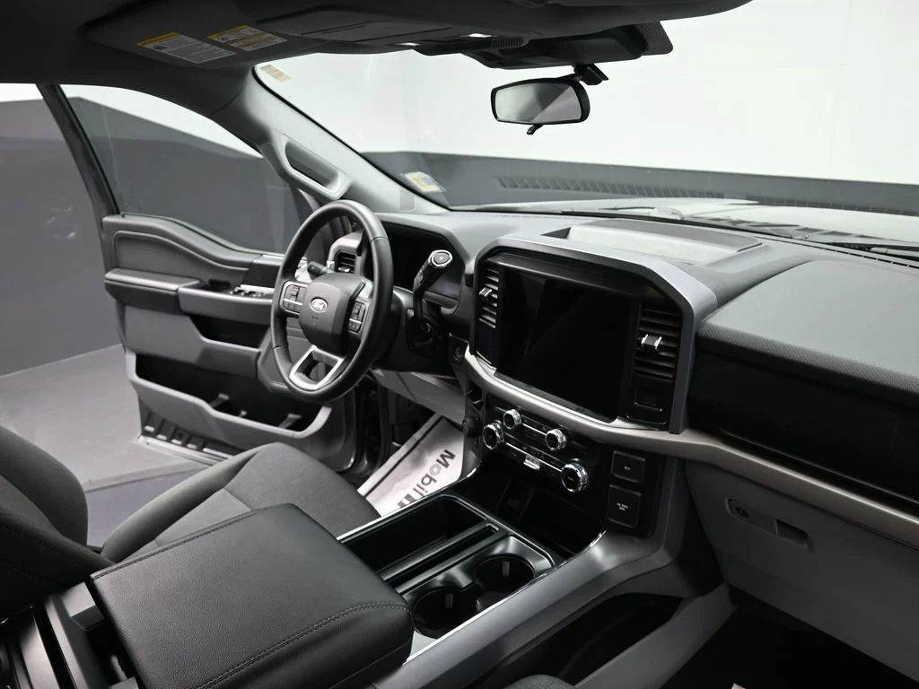 Used 2025 Gray Ford XLT image 17