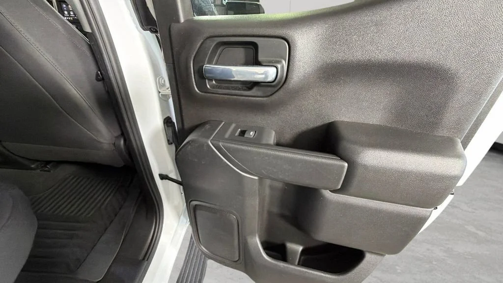 Used 2020 SUMMIT WHITE Chevrolet Custom image 31