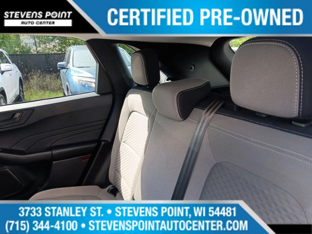 Used 2022 Red Metallic Ford SE image 30