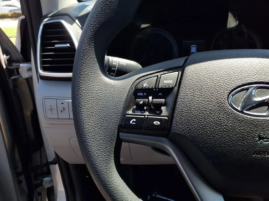 Used 2020 Silver Hyundai Value image 16