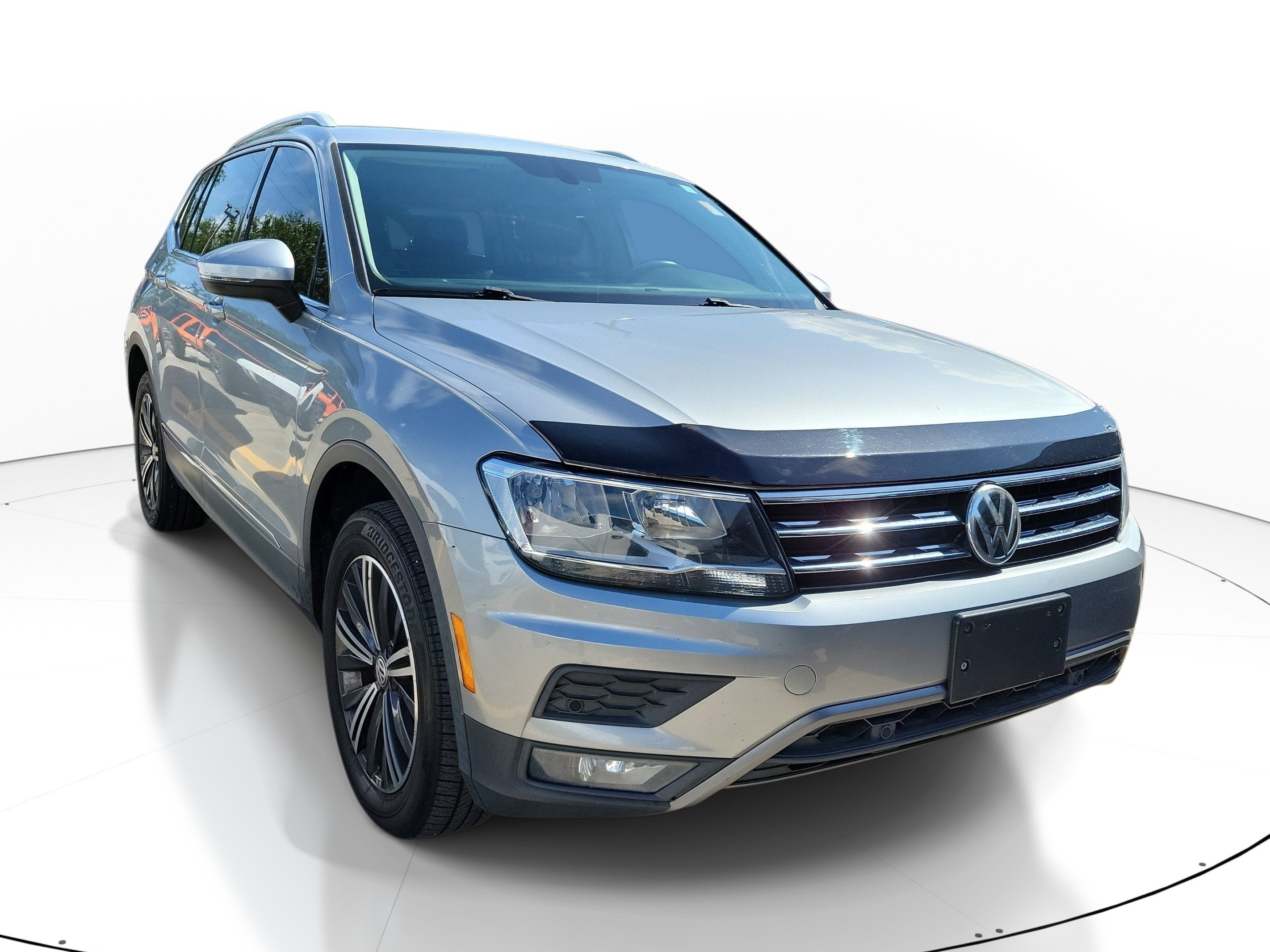 Used 2019 White Silver Metallic Volkswagen SE image 1