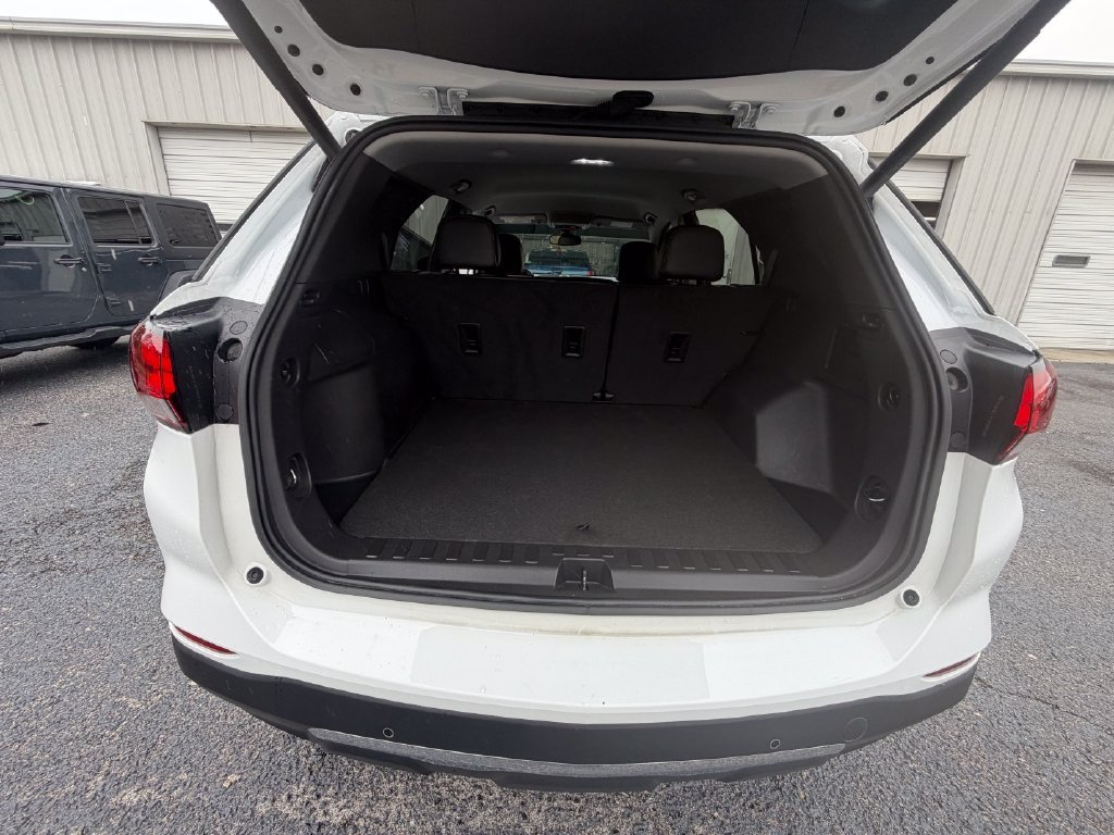 Used 2023 White Chevrolet Premier image 22