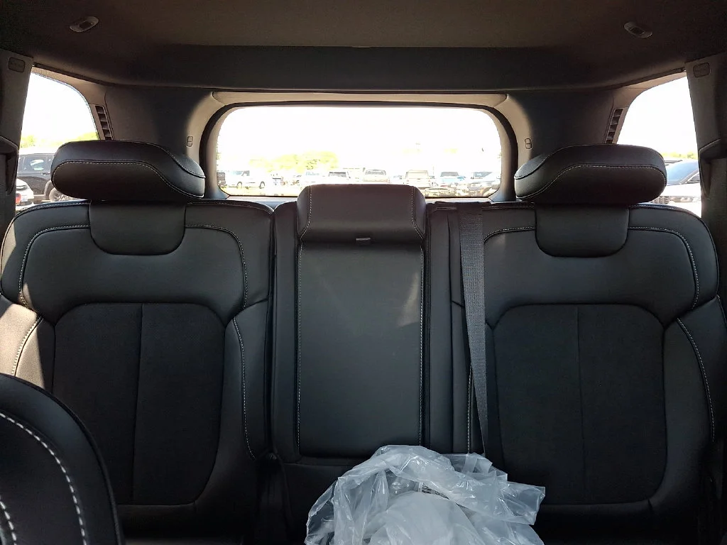 New 2026 Diamond Black Crystal Pearl-Coat Exterior Paint Jeep Altitude image 14