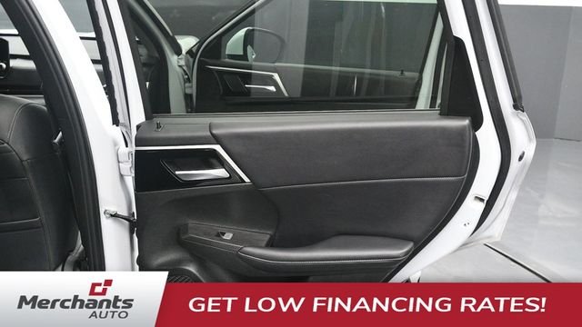 Used 2024 White Mitsubishi SE image 16