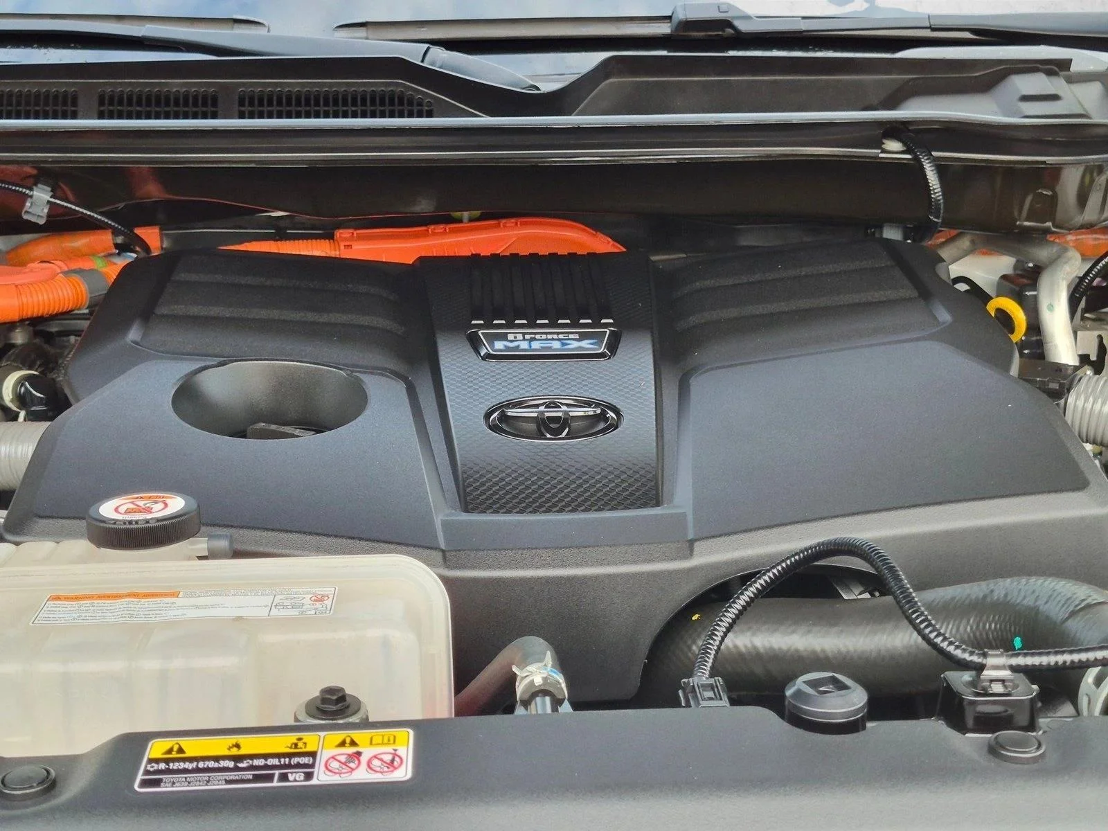 Used 2024 Ice Cap Toyota Limited Hybrid image 23