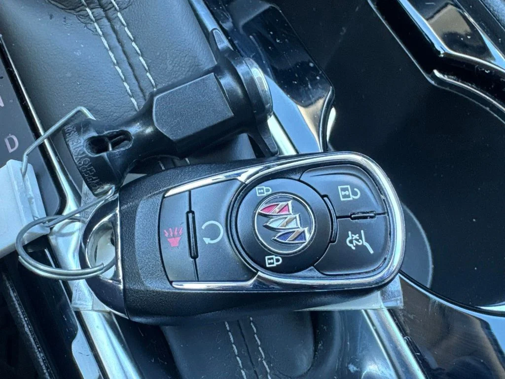 Used 2022 Blue Buick Select image 20