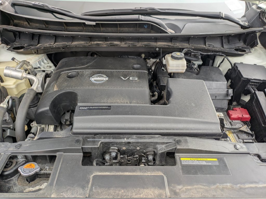 Used 2020 White Nissan Platinum image 9