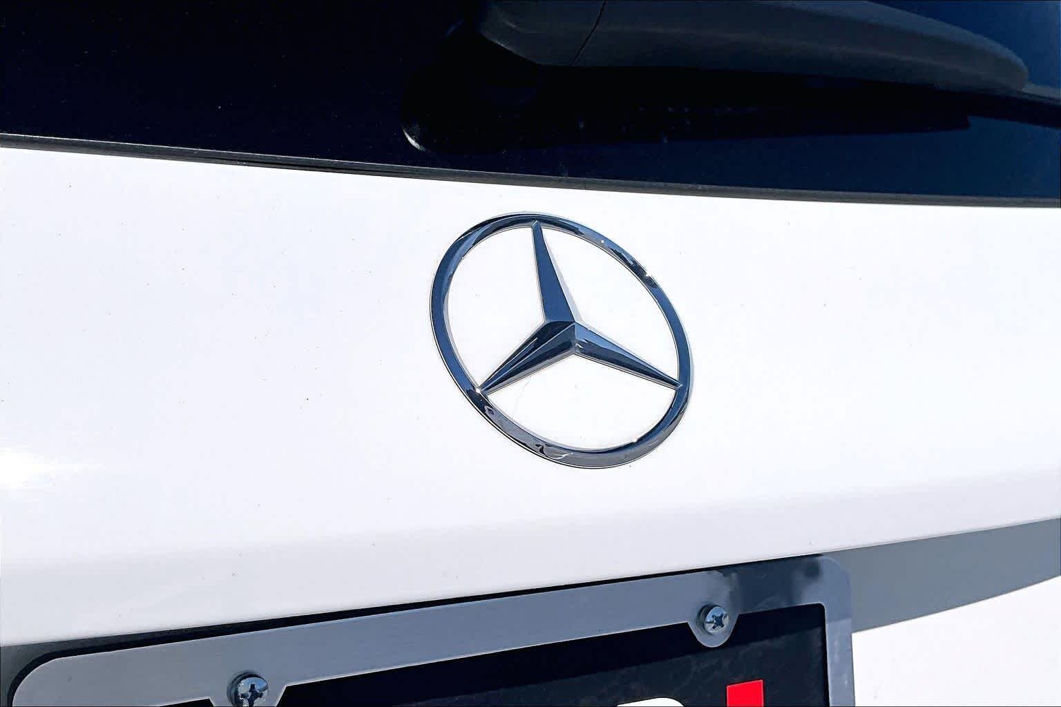 Used 2021 Polar White Mercedes-Benz GLC 300 image 31