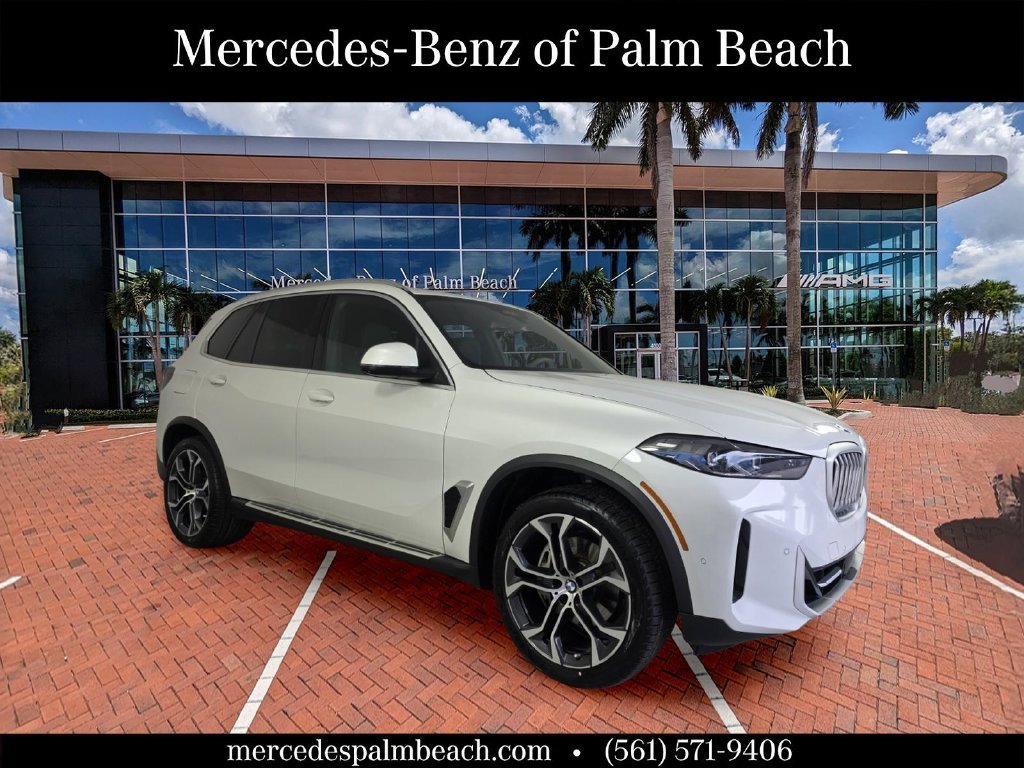 Used 2025 White BMW sDrive40i image 1