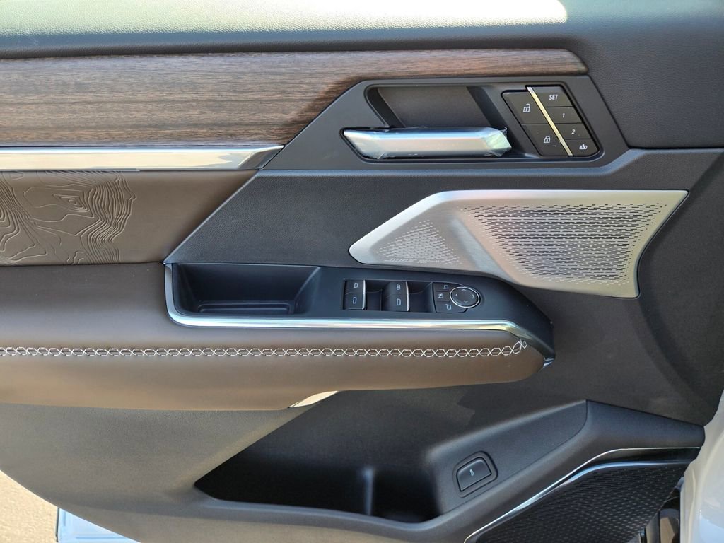 2026 GMC Acadia Denali Ultimate - Photo 11