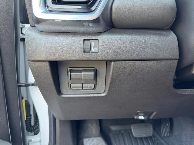 Used 2026 White GMC Elevation image 23