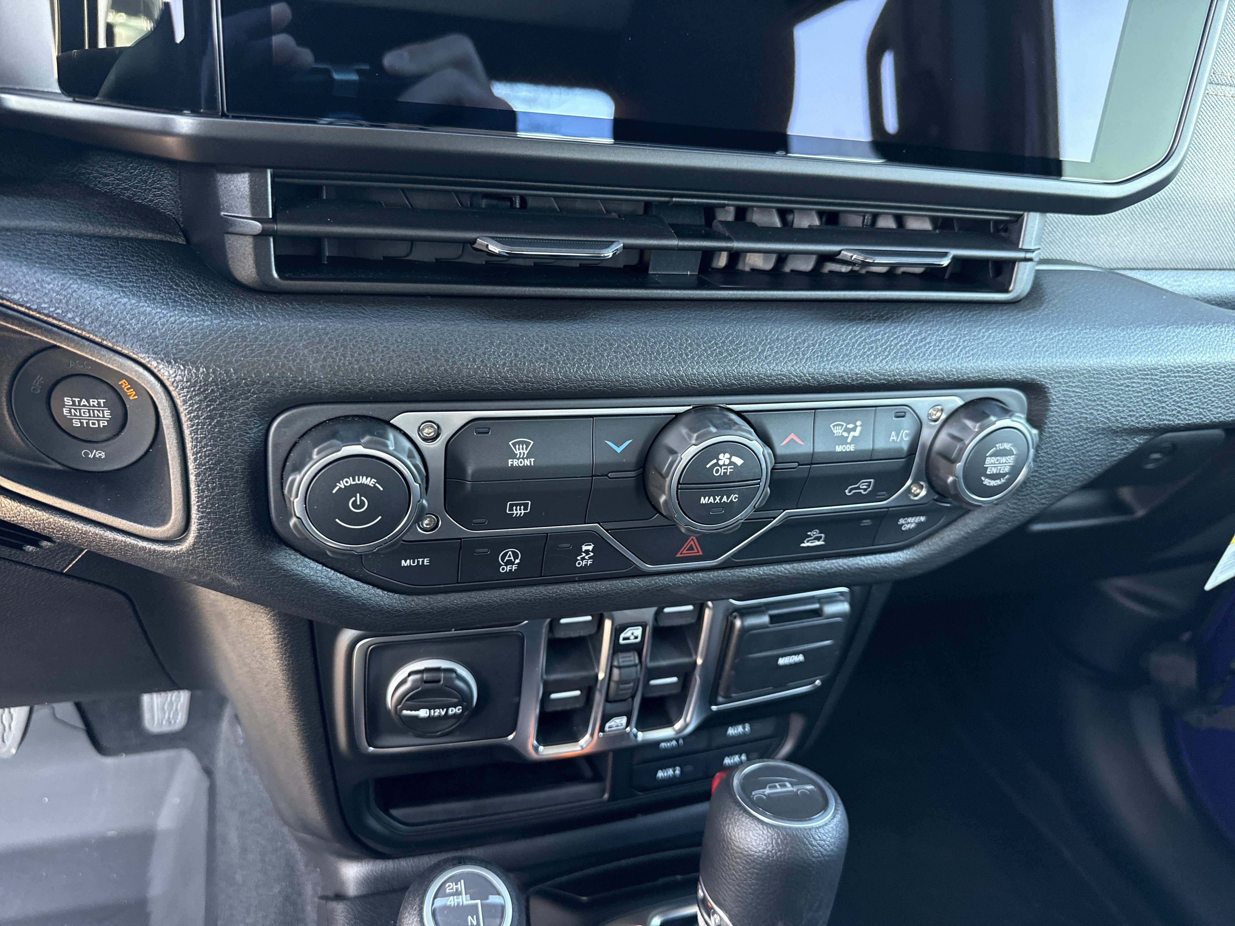 New 2026 Reign Jeep Sport image 27
