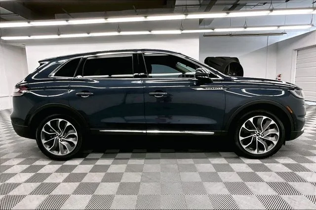 Used 2022 Flight Blue Metallic Clearcoat Lincoln Reserve image 15