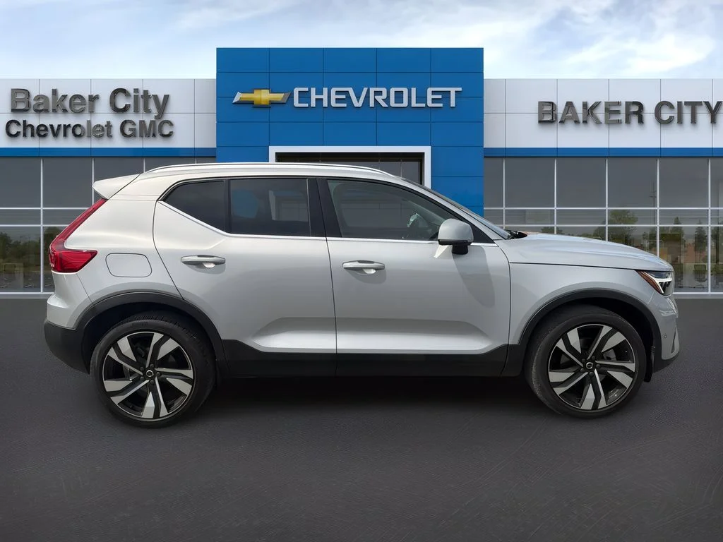 Used 2023 Silver Dawn Metallic Volvo Ultimate Bright Theme image 5
