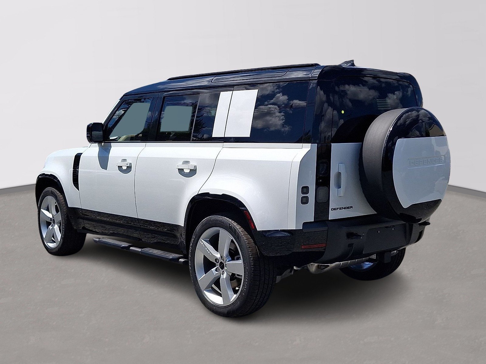 New 2026 Fuji White LAND ROVER X-Dynamic SE image 4