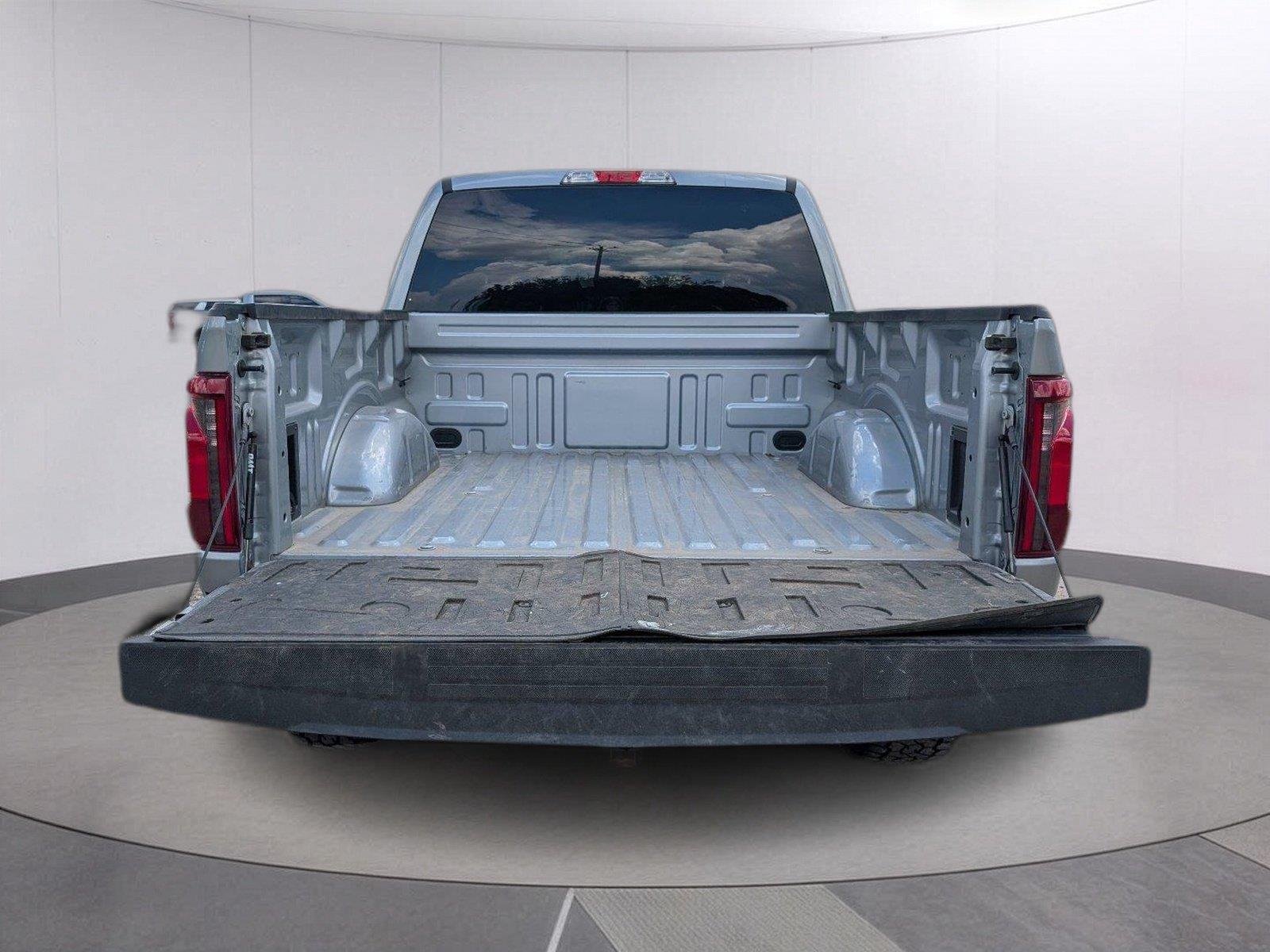 Used 2026 Iconic Silver Ford XLT image 5