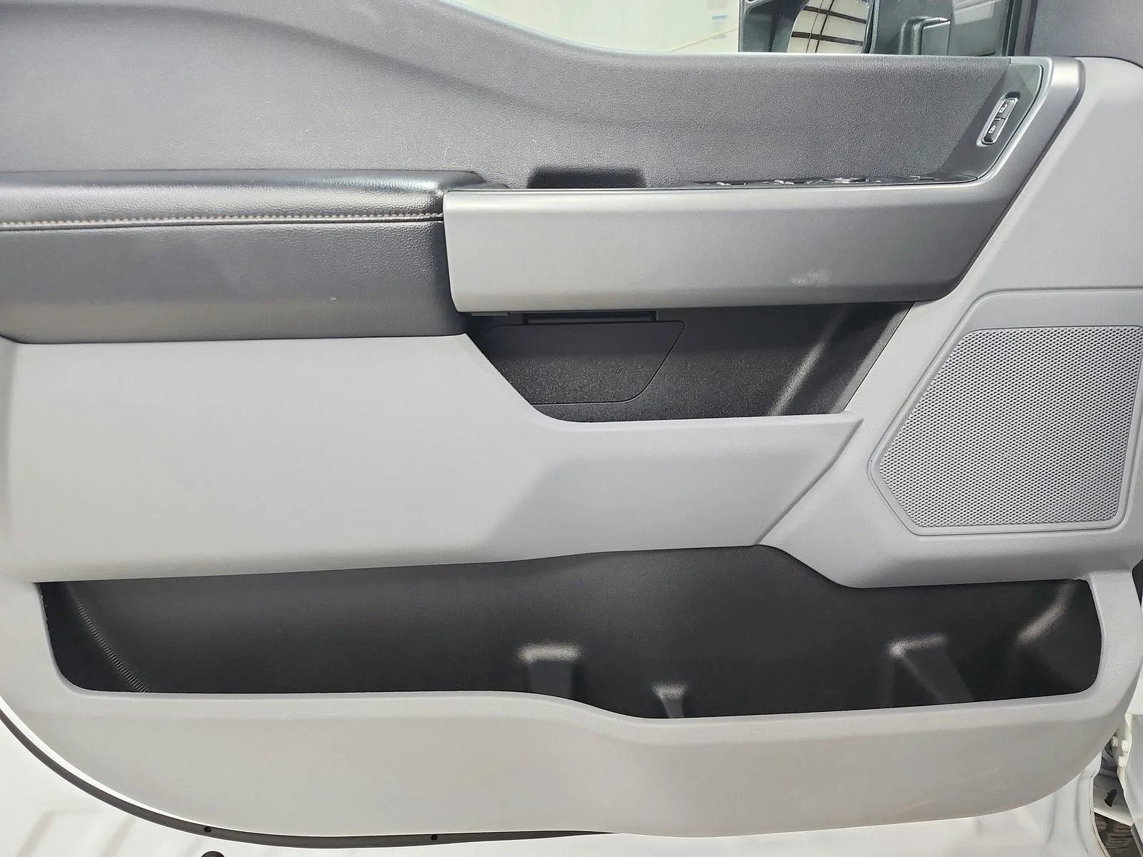 Used 2025 White Ford XLT image 35