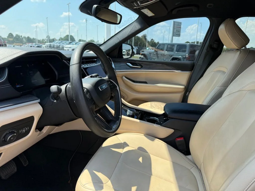 Used 2023 Red Jeep Limited image 4