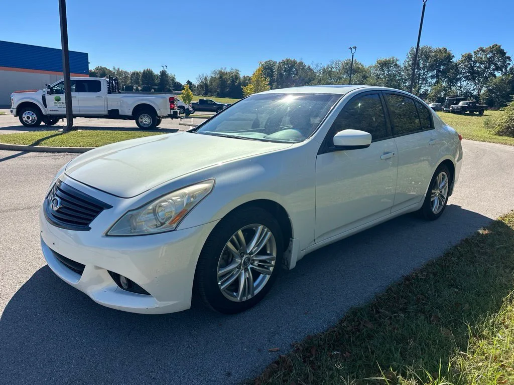 Used 2010 Moonlight White INFINITI Journey image 3