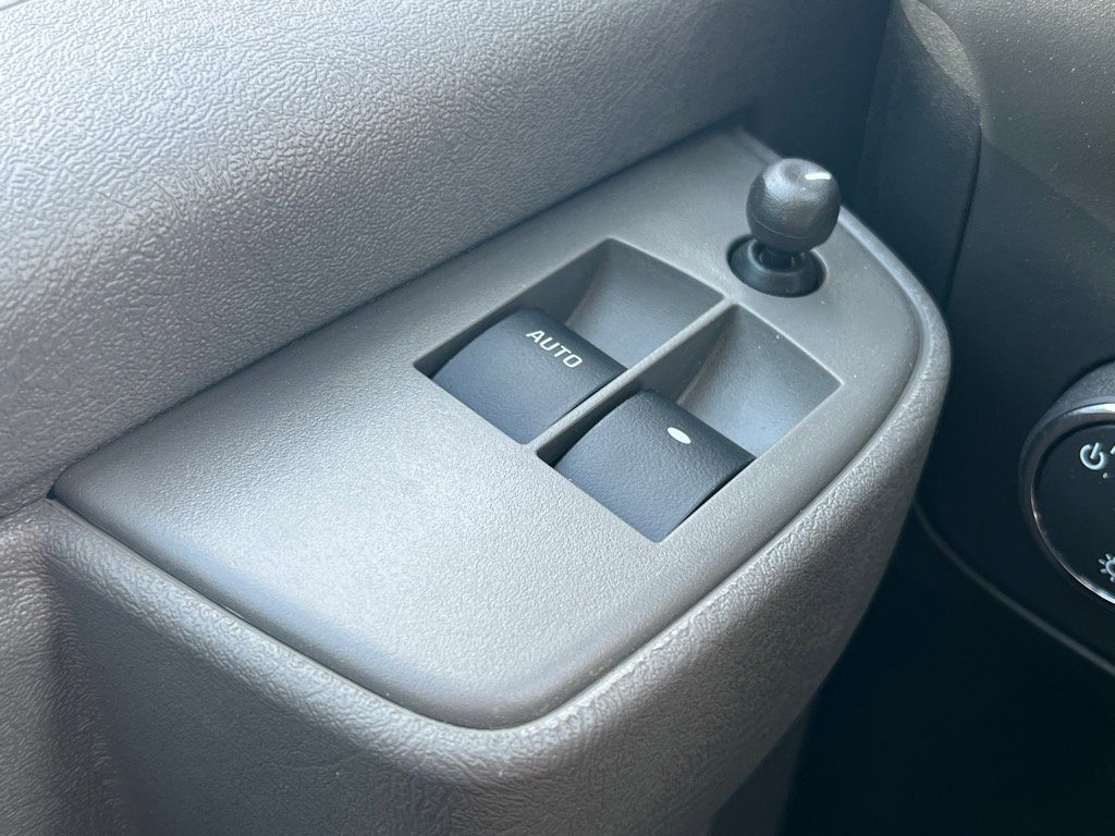 2025 GMC Savana Cargo Work Van - Photo 17