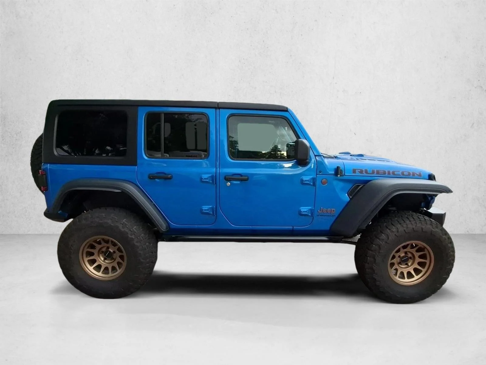 Used 2025 Hydro Blue Pearlcoat Jeep Rubicon image 3